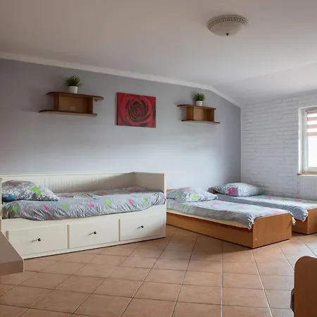 Emilia I Julia ليبا