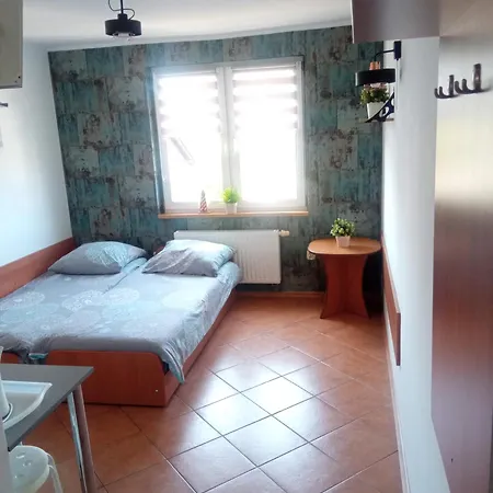 Emilia I Julia * ليبا