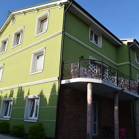 Emilia I Julia ليبا